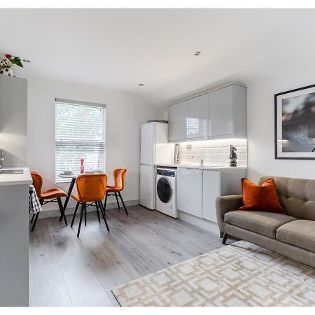Cozy And Stylish 2 Bedroom Flat In Greater London Bagian luar foto