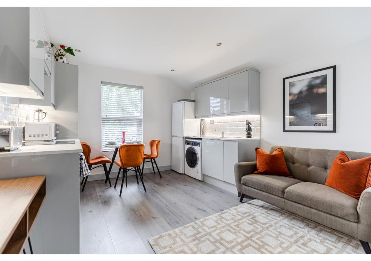 Cozy And Stylish 2 Bedroom Flat In Greater London Bagian luar foto