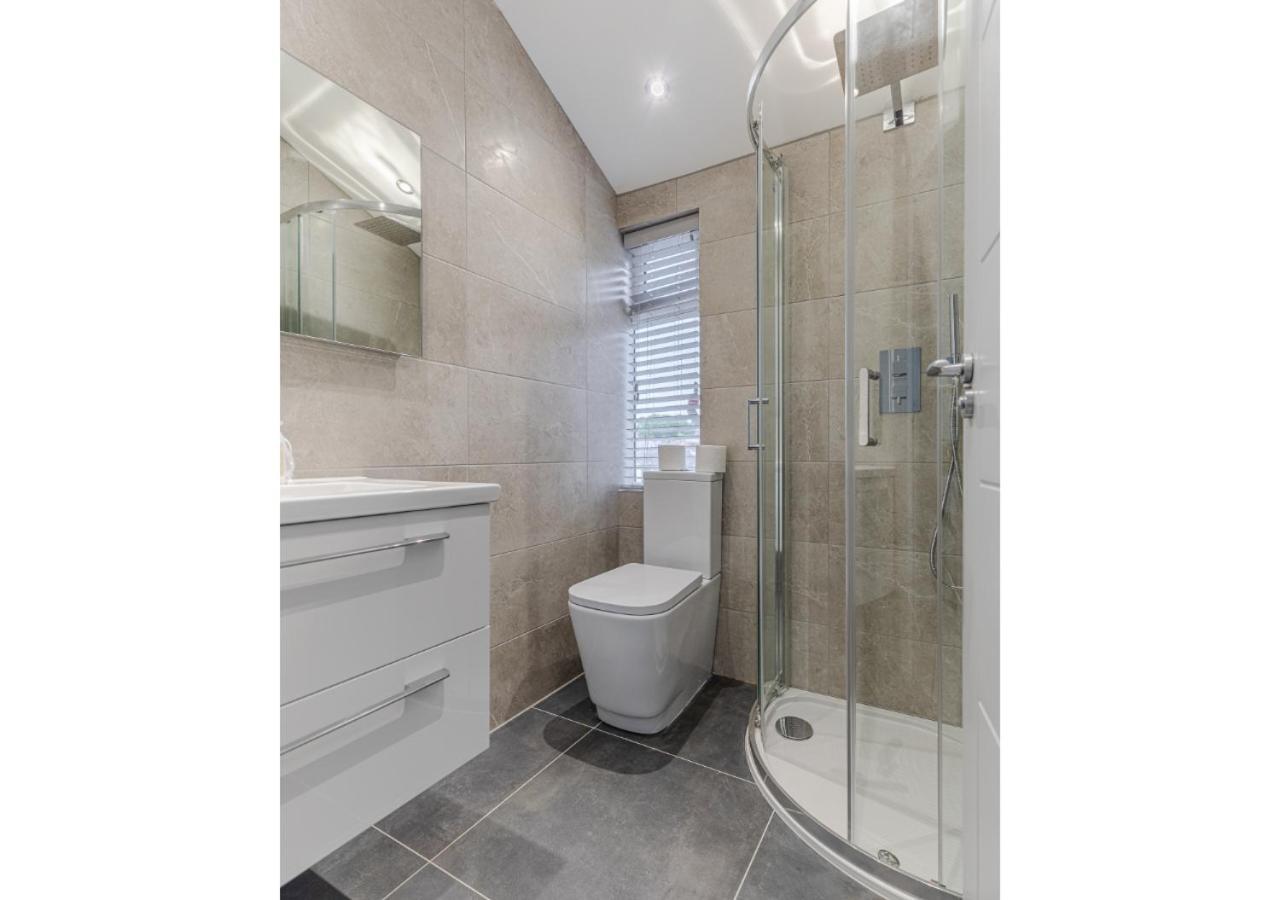 Cozy And Stylish 2 Bedroom Flat In Greater London Bagian luar foto