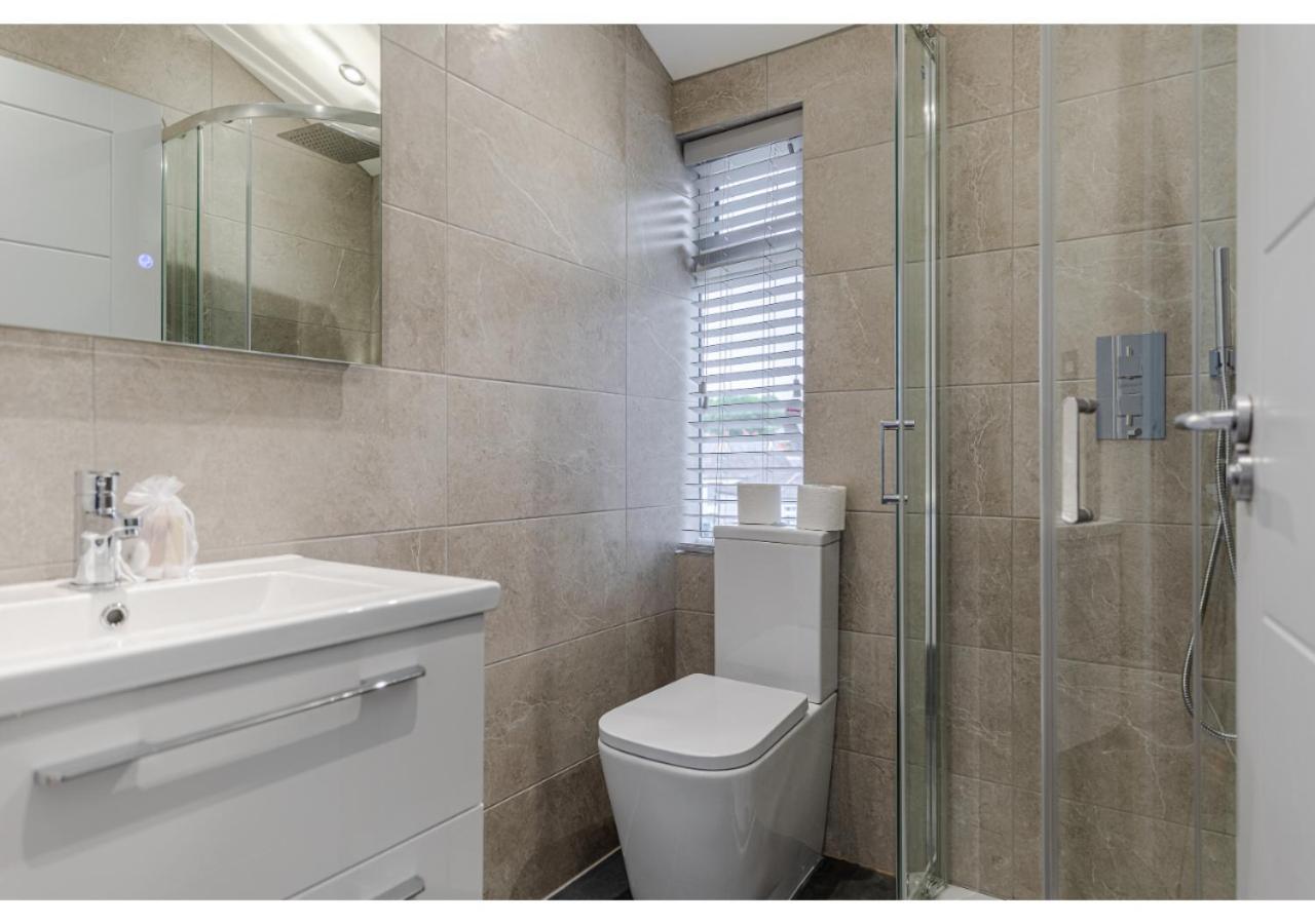 Cozy And Stylish 2 Bedroom Flat In Greater London Bagian luar foto